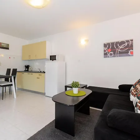 With Parking Space - Labin - 7474 Appartement