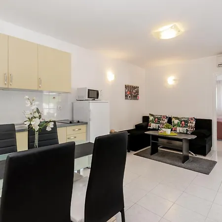 With Parking Space - Labin - 7474 Appartement