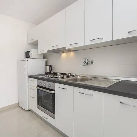 With Parking Space - Labin - 7474 * غاباس