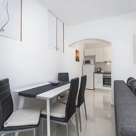 With Parking Space - Labin - 7474 * غاباس