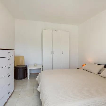 With Parking Space - Labin - 7474 شقة